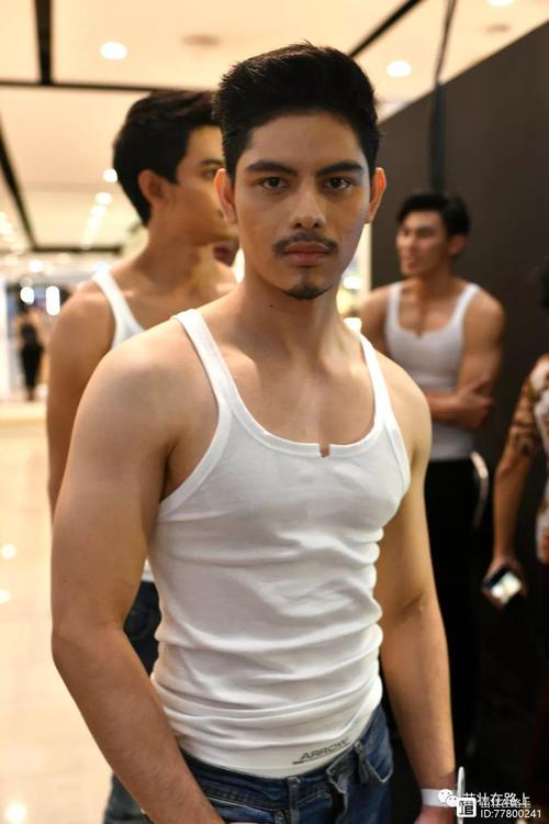 泰国男模舞台表演秀