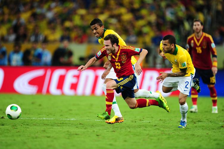 直播:男足决赛巴西VS西班牙的相关图片